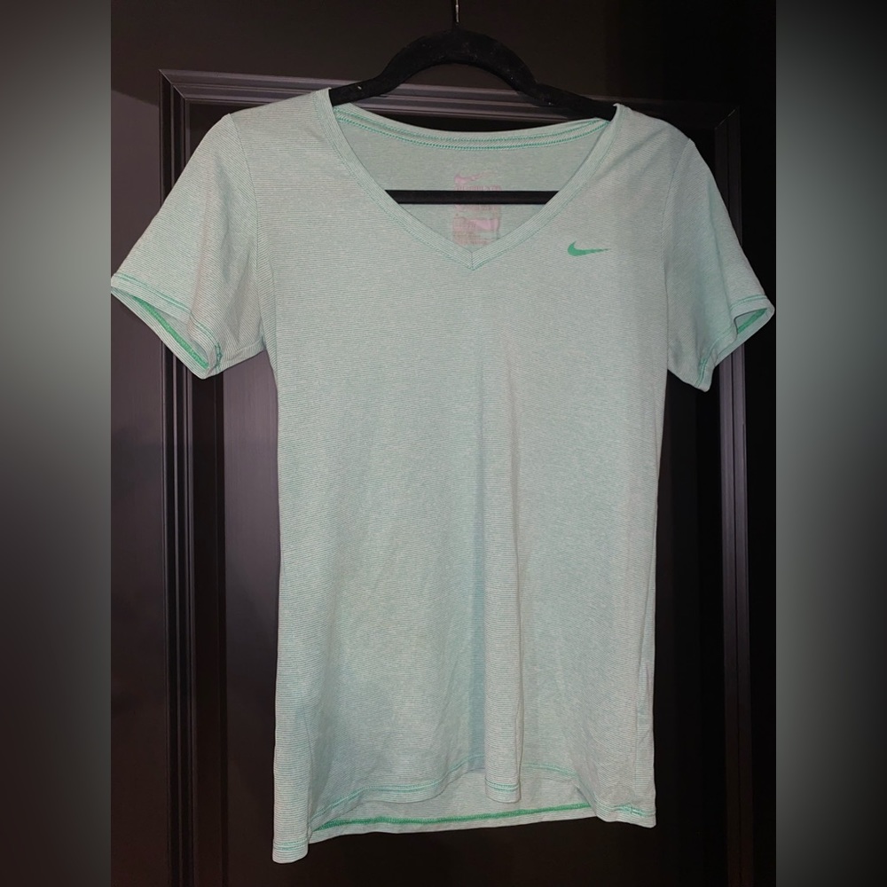 Nike V-Neck S